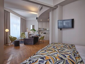 Suite | Zona de estar | Smart TV de 55 pulgadas con canales por cable, Netflix