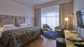 Hypo-allergenic bedding, minibar, in-room safe, blackout curtains