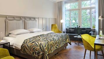 Prestige | Hypo-allergenic bedding, minibar, in-room safe, blackout drapes