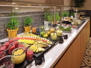 Petit déjeuner buffet (29 EUR par personne)