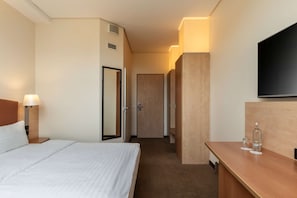 Hypo-allergenic bedding, in-room safe, desk, soundproofing