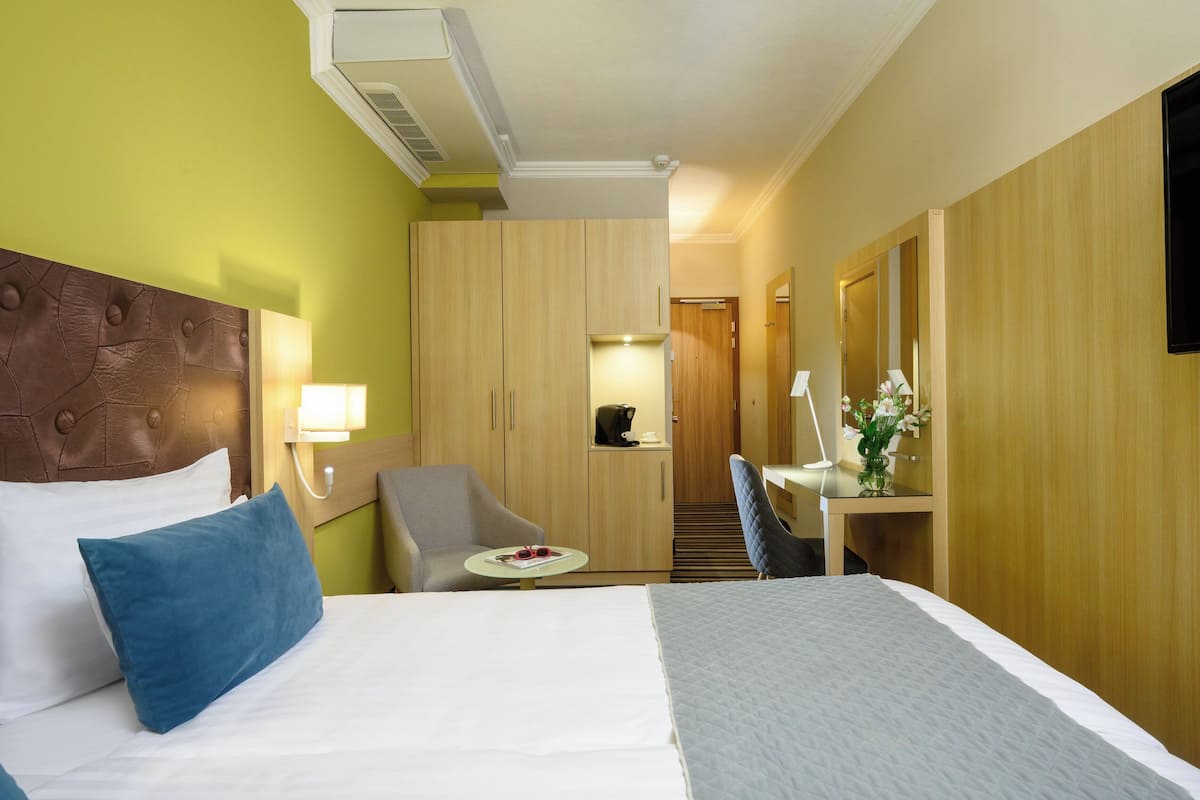 Comfort Room | In-room safe, desk, laptop workspace, iron/ironing board