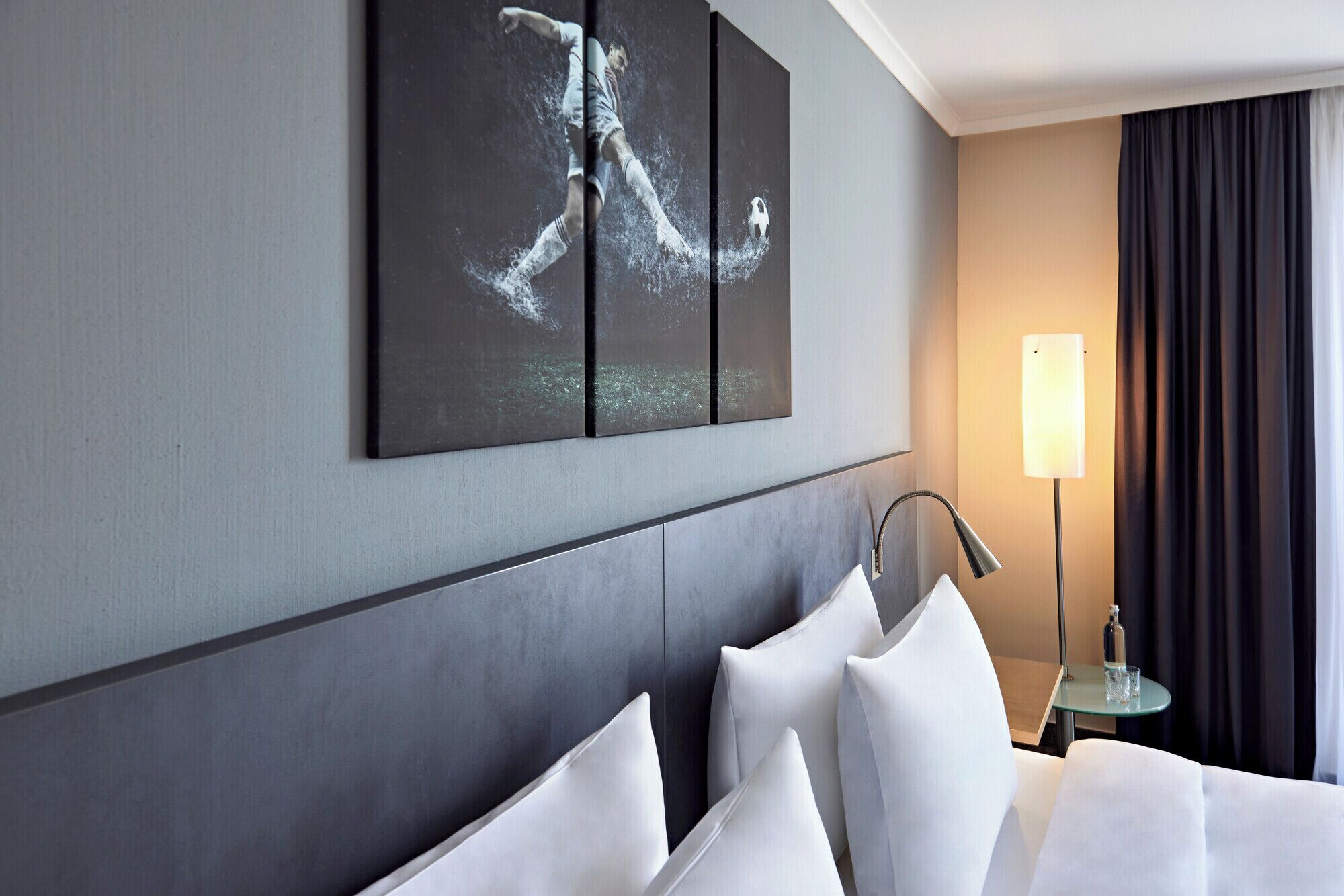 Deluxe Room, 1 Double Bed | 1 bedroom, hypo-allergenic bedding, pillowtop beds, minibar