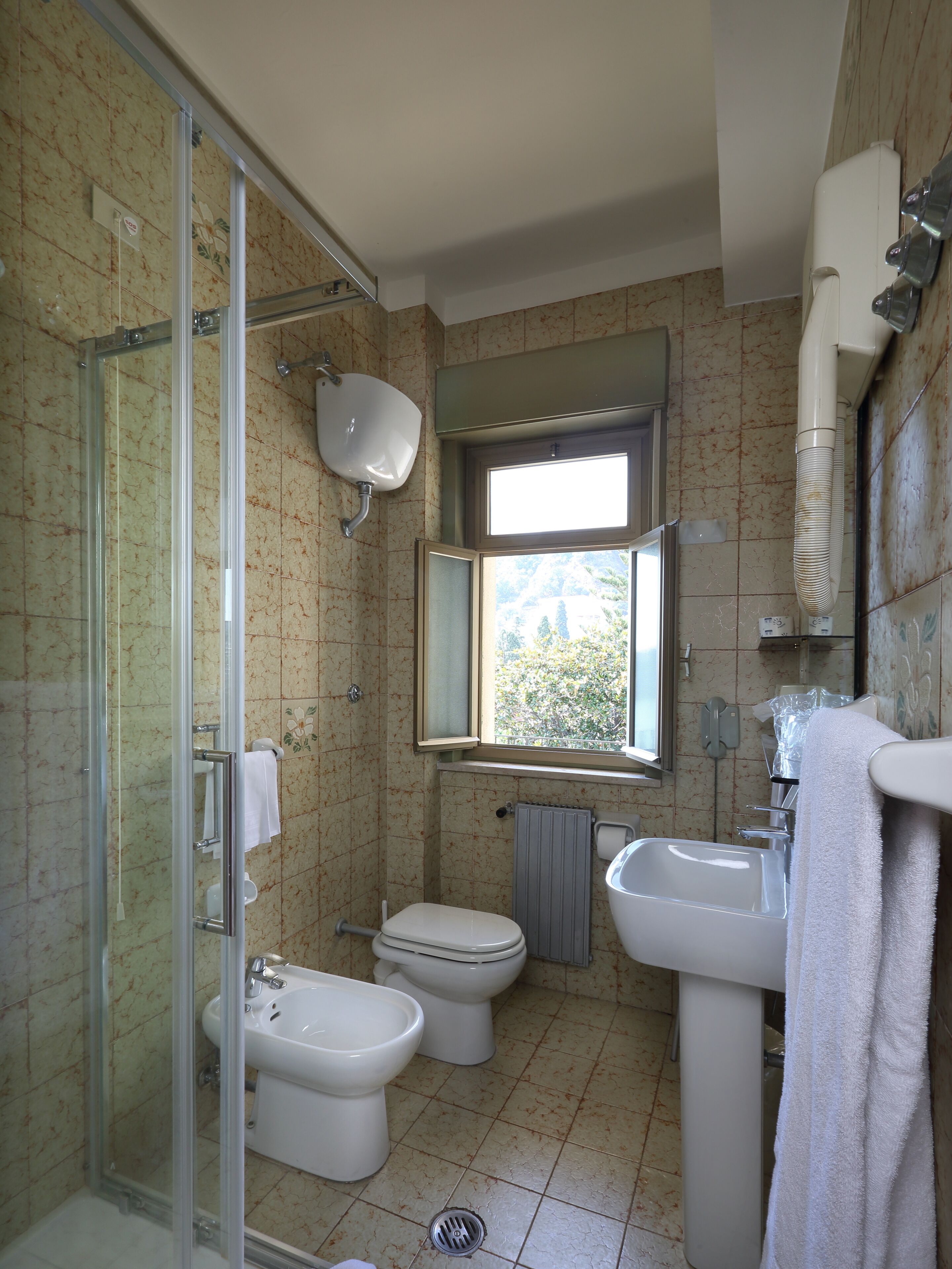 economy triple room, sea view | bathroom | shower, free toiletries, hair dryer, bidet