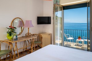 Frigobar, cofres nos quartos, individualmente decorados, escrivaninha