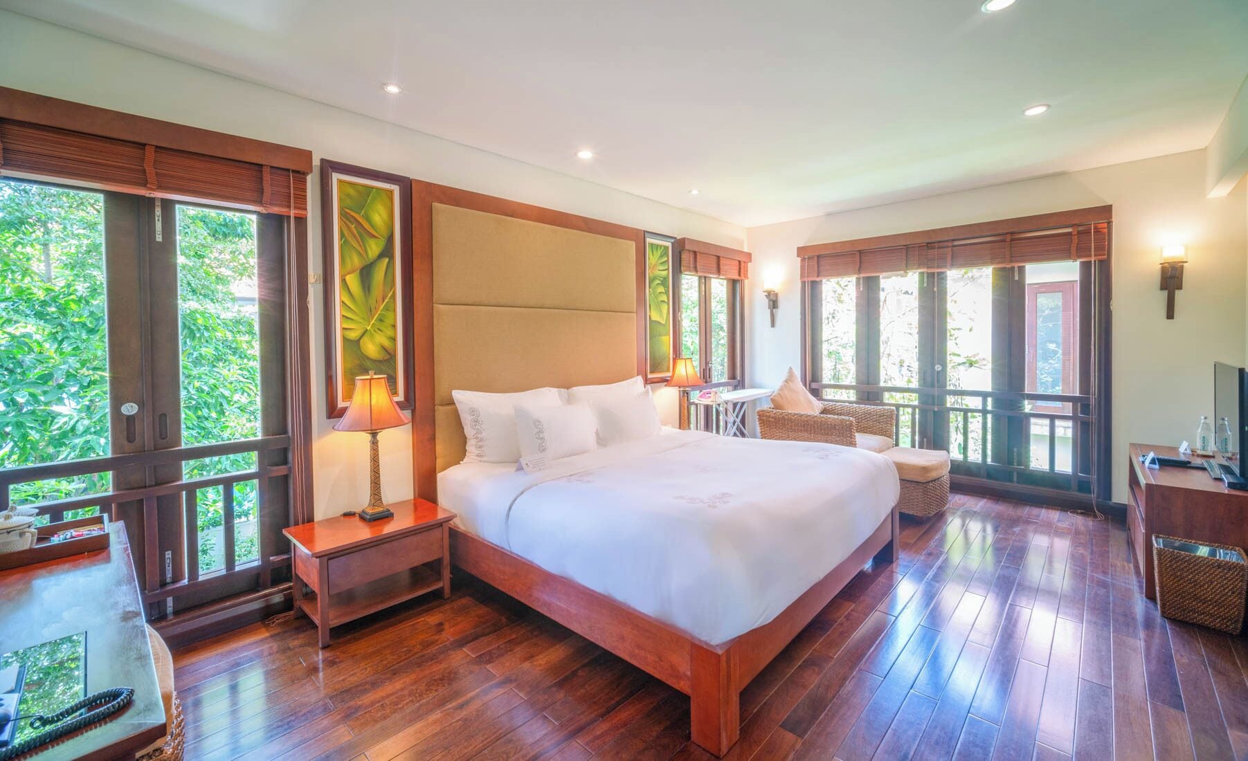 Premium bedding, minibar, in-room safe, desk