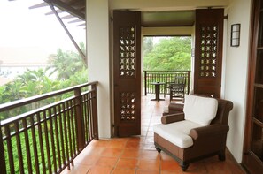 Family Room, Garden View | Premium bedding, minibar, in-room safe, desk