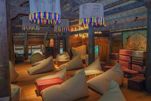 6 restaurants, breakfast, lunch, dinner served; Asian cuisine  - Furama Resort Danang (Da Nang)