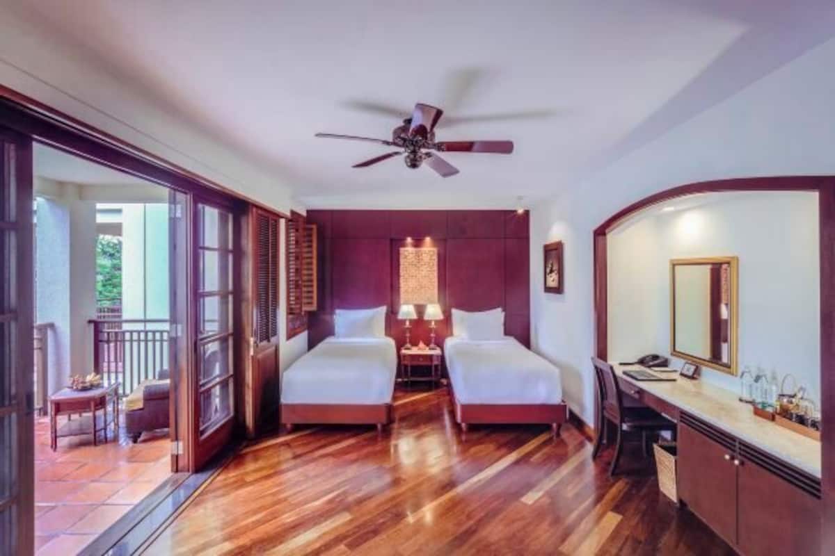 Premium bedding, minibar, in-room safe, desk