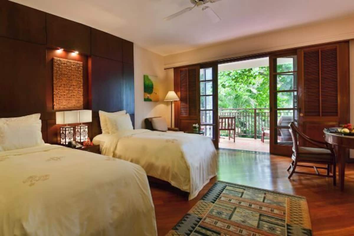 Premium bedding, minibar, in-room safe, desk