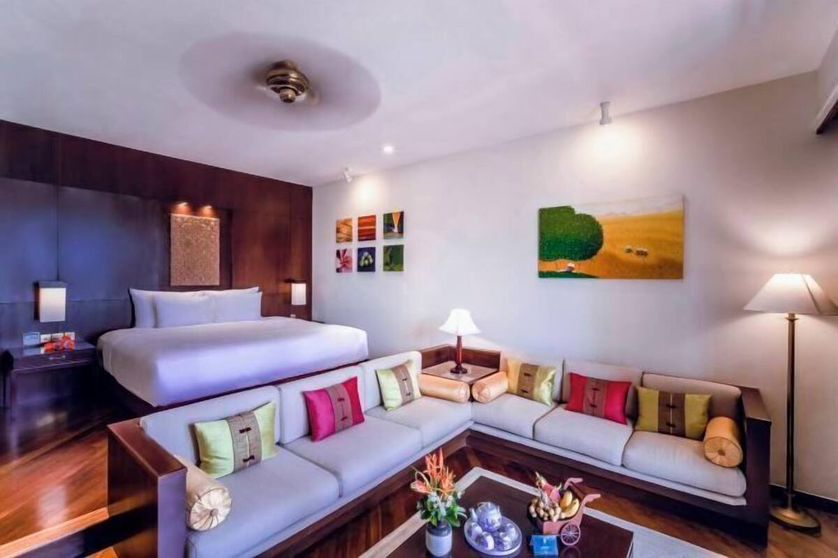 Premium bedding, minibar, in-room safe, desk