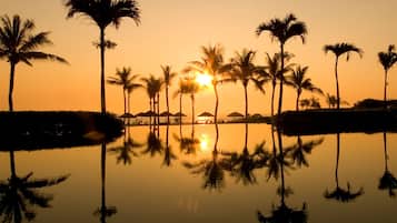 2 outdoor pools, pool umbrellas, sun loungers