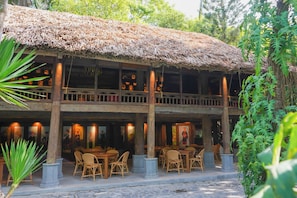 3 restaurants, breakfast, lunch, dinner served; Asian cuisine 