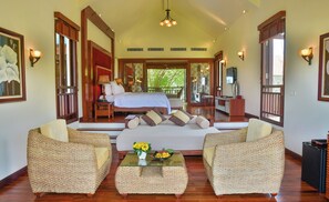 Ropa de cama de alta calidad y minibar 