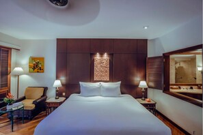 Premium bedding, minibar, in-room safe, desk - Furama Resort Danang (Da Nang)