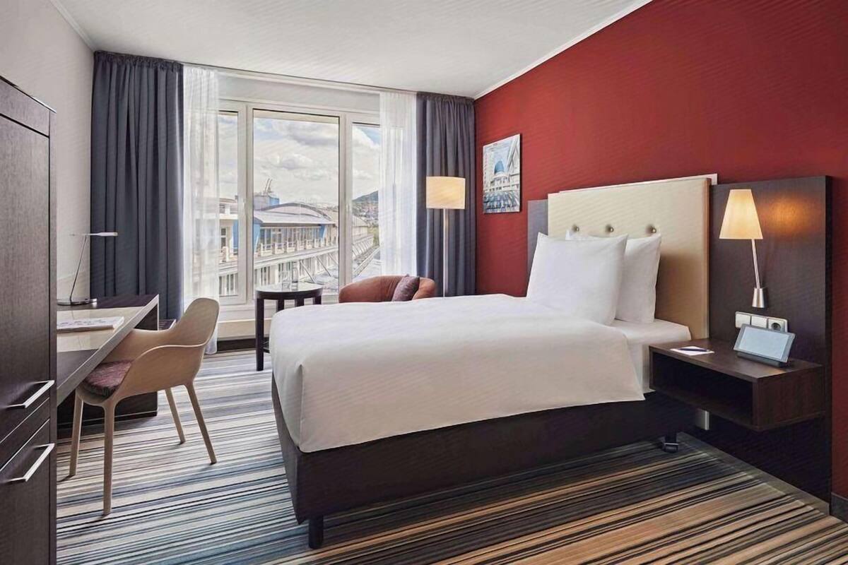 In-room safe, desk, soundproofing, free WiFi