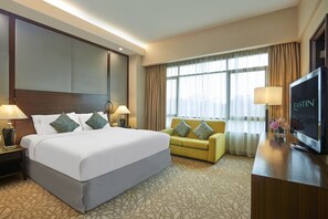 Deluxe Room (Eastin) | Peti besi dalam bilik, meja, kalis bunyi, seterika/papan seterika 