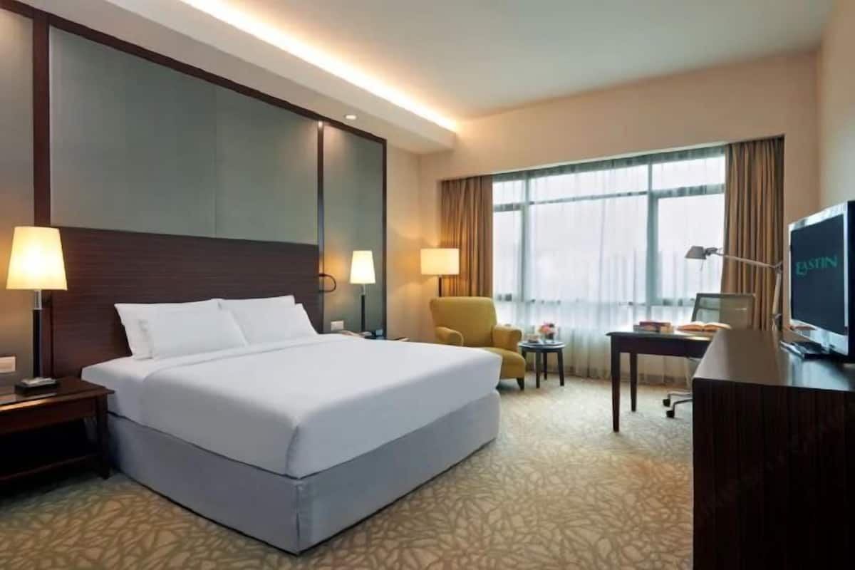 In-room safe, desk, iron/ironing board, free WiFi