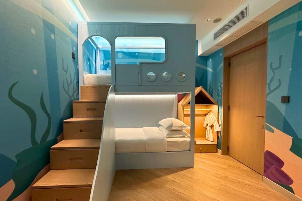 Family Room, 1 King Bed, City View