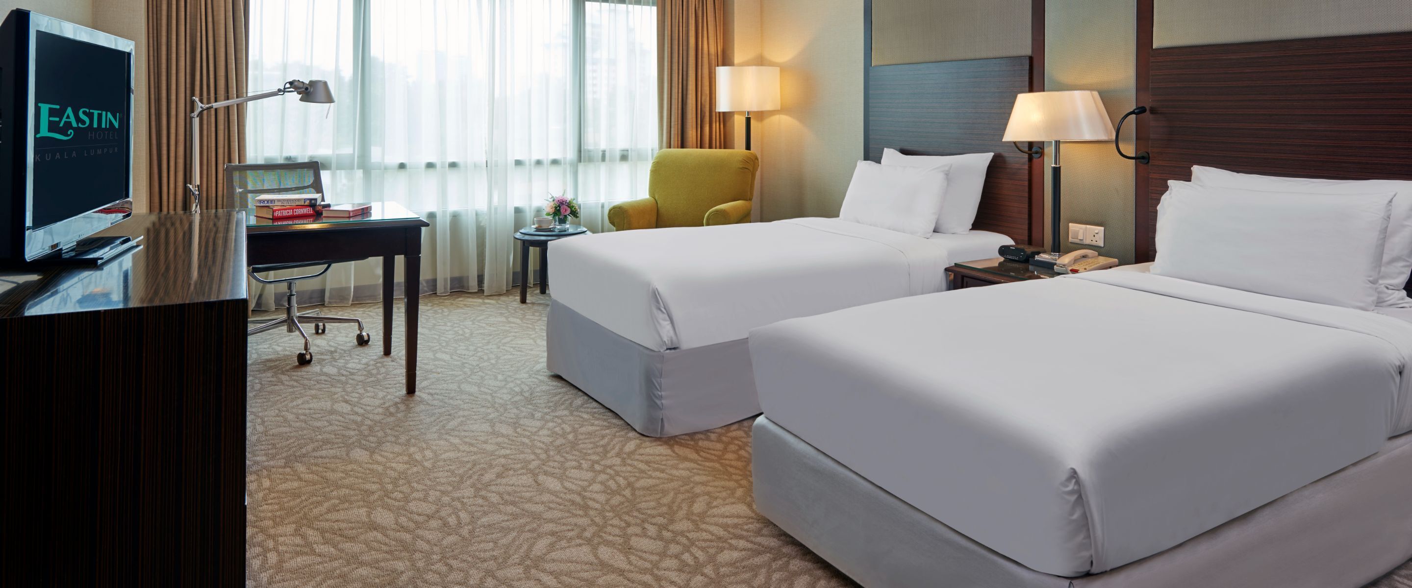 deluxe twin room, 2 single beds | 1 bedroom, in-room safe, desk, iron/ironing board