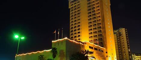 Fassade der Unterkunft – Abend/Nacht