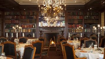 4 restaurants, breakfast, lunch, dinner served; Asian cuisine