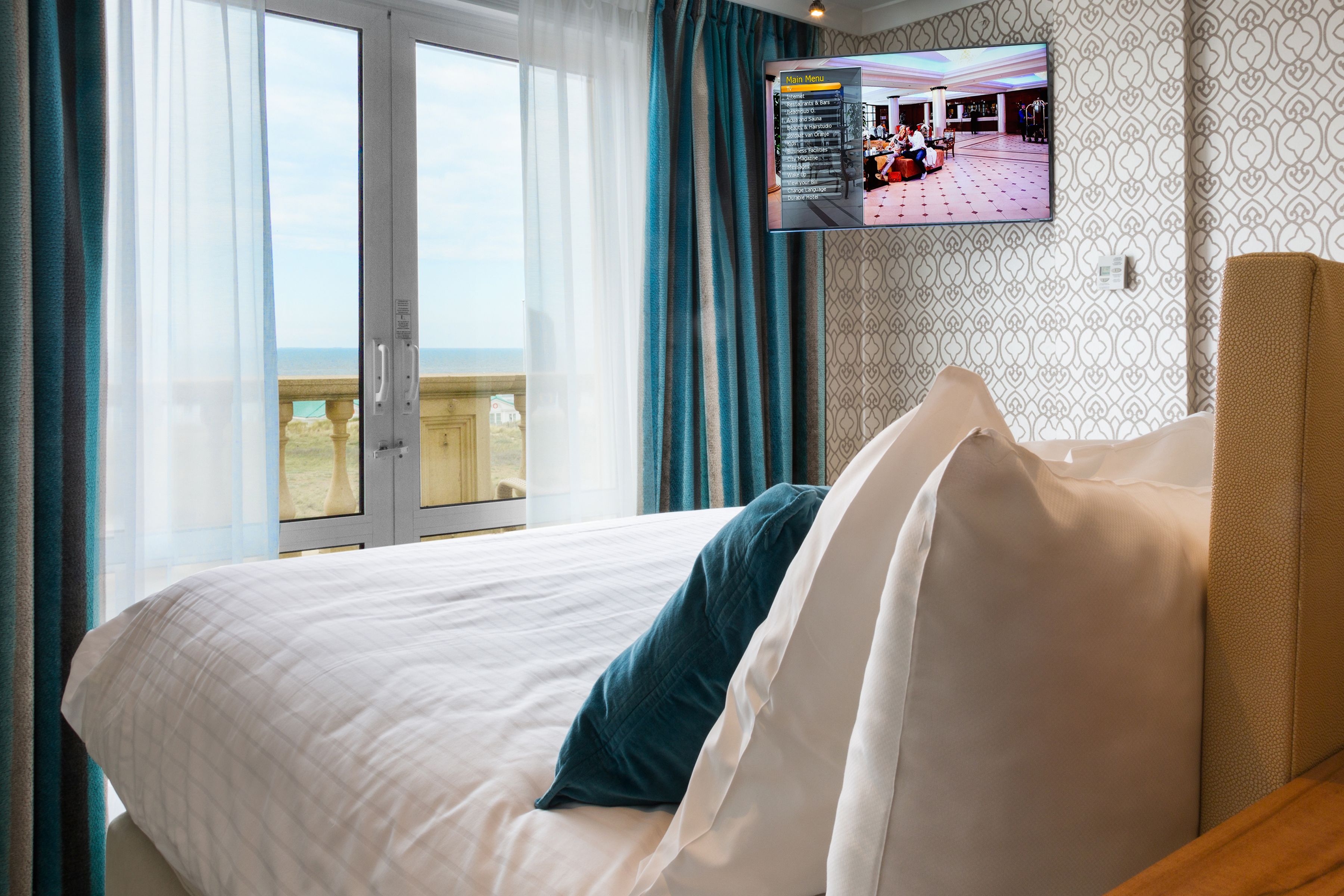 Executive Suite, 1 Bedroom, Terrace | Hypo-allergenic bedding, minibar, in-room safe, individually furnished