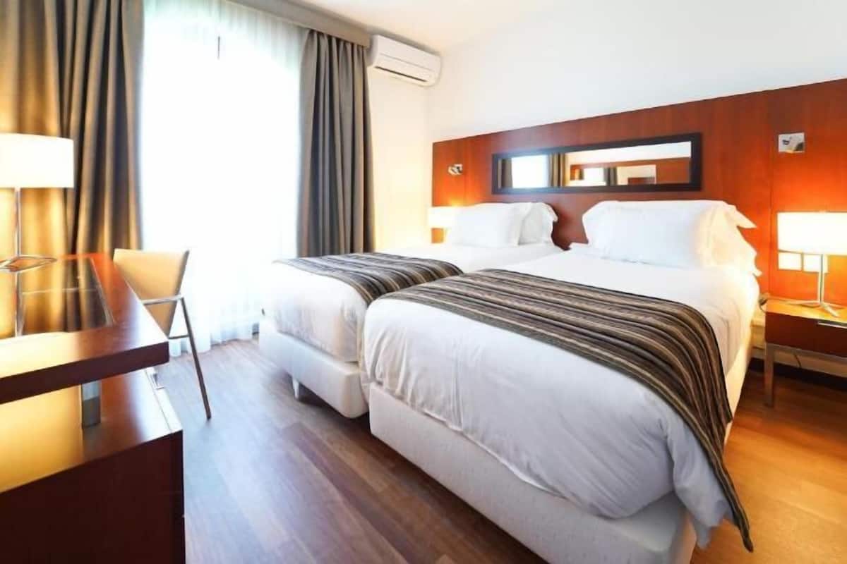 1 bedroom, hypo-allergenic bedding, minibar, in-room safe