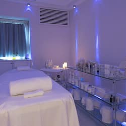 Couples treatment room(s), hot tub, hot springs/mineral springs