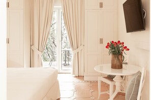 Classic Room | Minibar, coffre-fort, bureau, rideaux d’obscurcissement