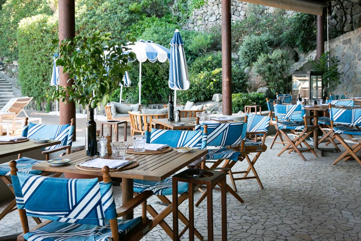 2 restaurants, breakfast, lunch, dinner served; italian cuisine