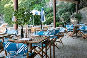 2 Restaurants, Frühstück, Mittagessen, Abendessen, italienische Küche