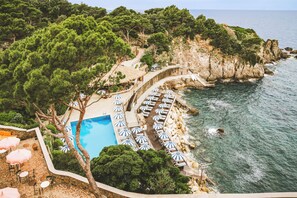 Plage privée à proximité, chaises longues, parasols, serviettes de plage
