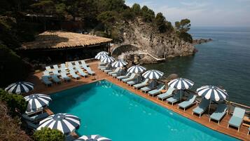 3 piscinas internas, piscina externa, guarda-sóis, espreguiçadeiras
