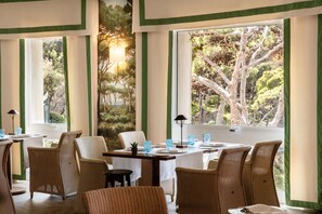 2 Restaurants, Frühstück, Mittagessen, Abendessen, italienische Küche