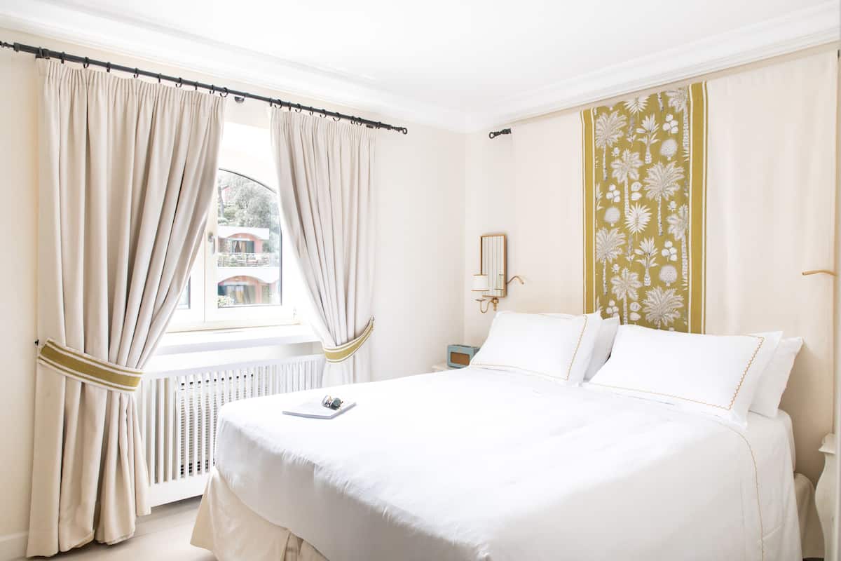 Classic Room | Minibar, két bảo mật tại phòng, bàn, màn/rèm cản sáng