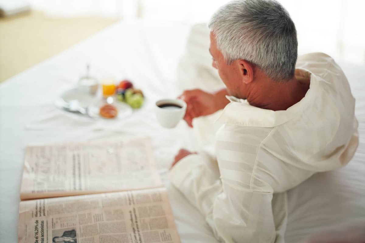 Rom – deluxe (with views over Eiffel Tower) | Safe på rommet, skrivebord, skrivebord for bærbar PC og lydisolert