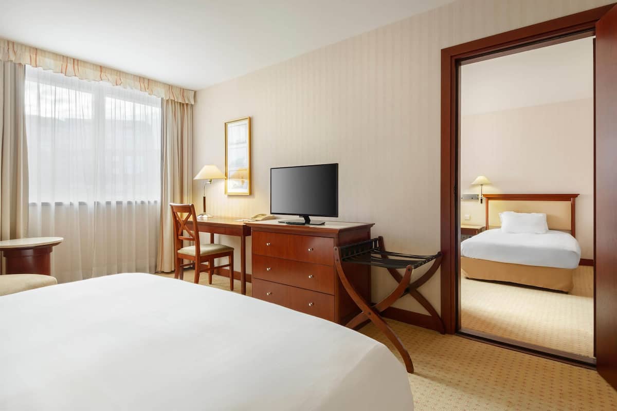 Family Room | In-room safe, desk, laptop workspace, soundproofing