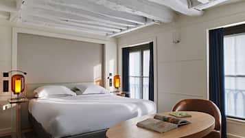 Ropa de cama de alta calidad, camas con pillow-top y minibar