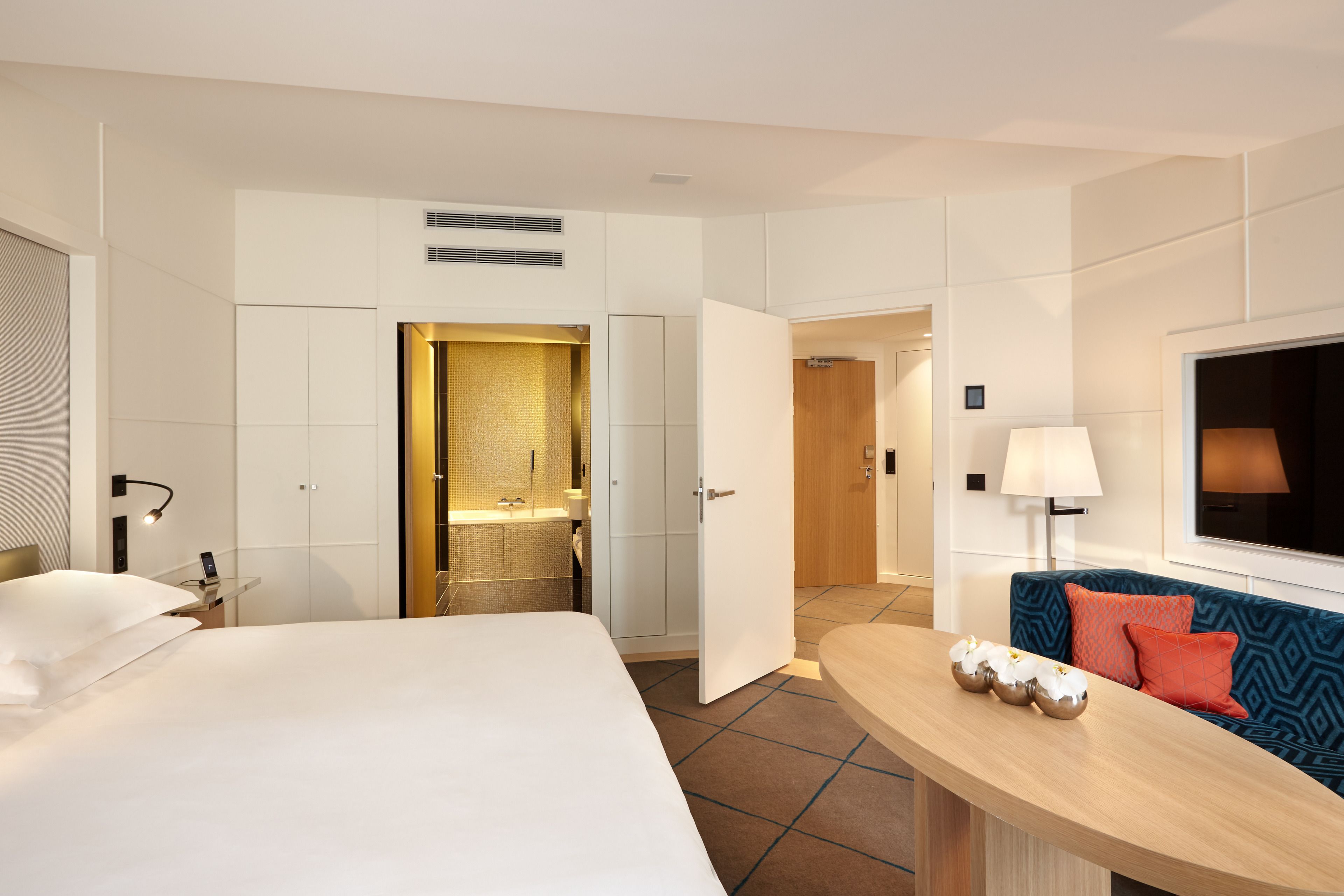 premium bedding, pillow-top beds, minibar, in-room safe