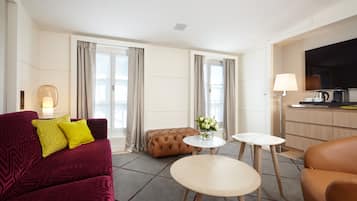 Ropa de cama de alta calidad, colchones con pillow-top y minibar