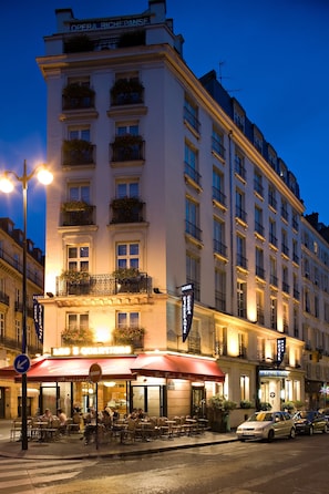 Façade de l’hébergement - soirée/nuit