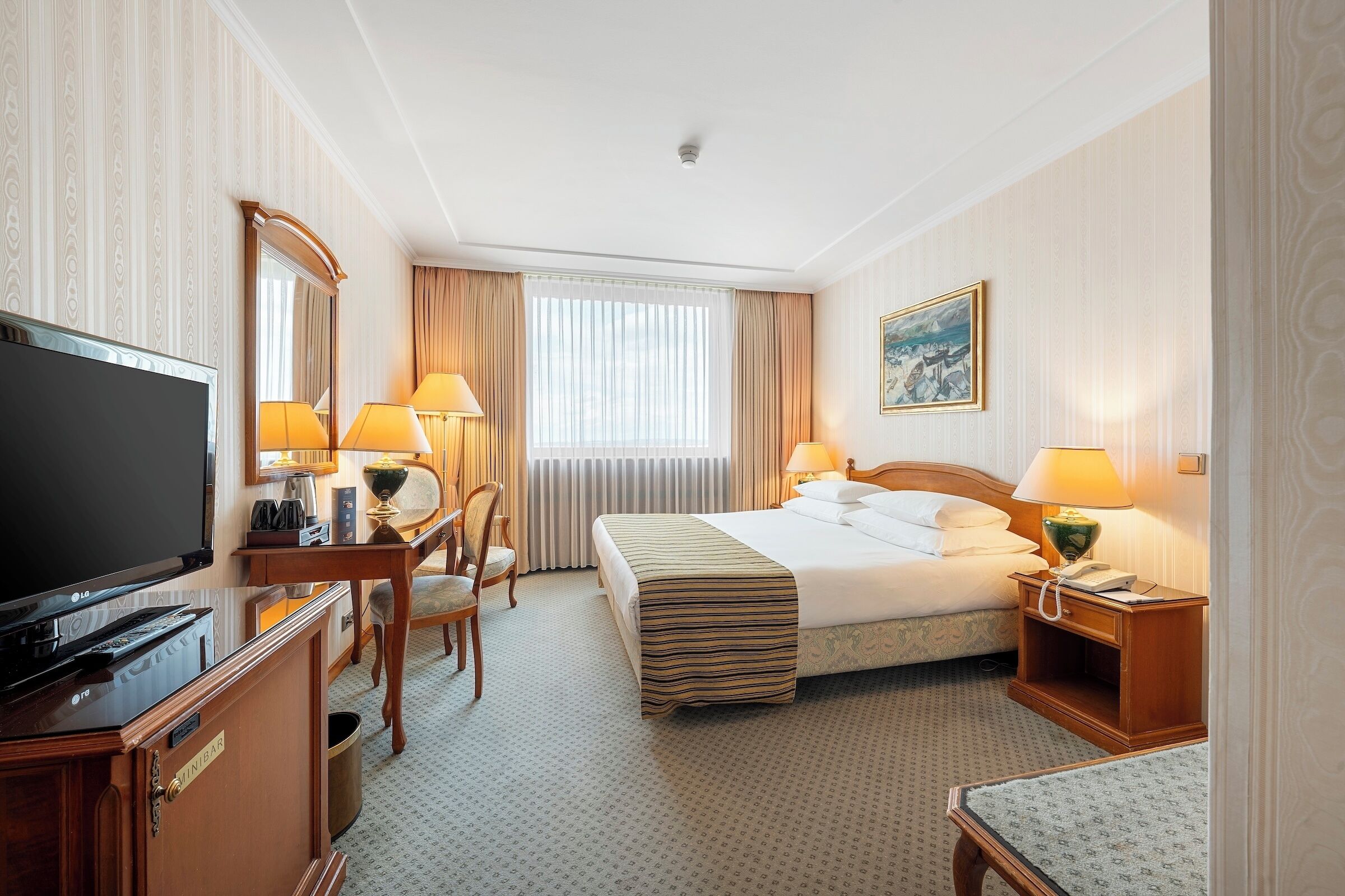 Habitación superior, 1 cama King size | Ropa de cama hipoalergénica y caja de seguridad en la habitación 