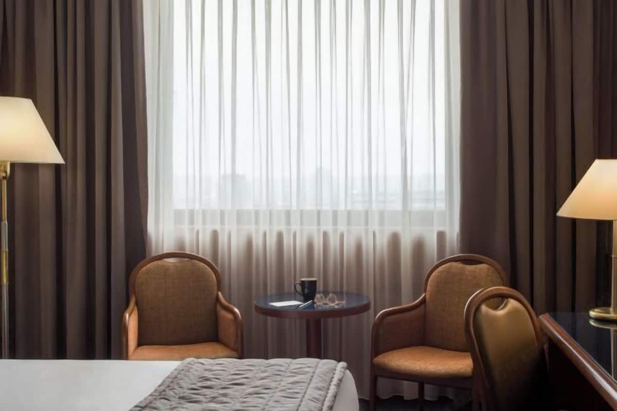 1 bedroom, hypo-allergenic bedding, in-room safe, desk