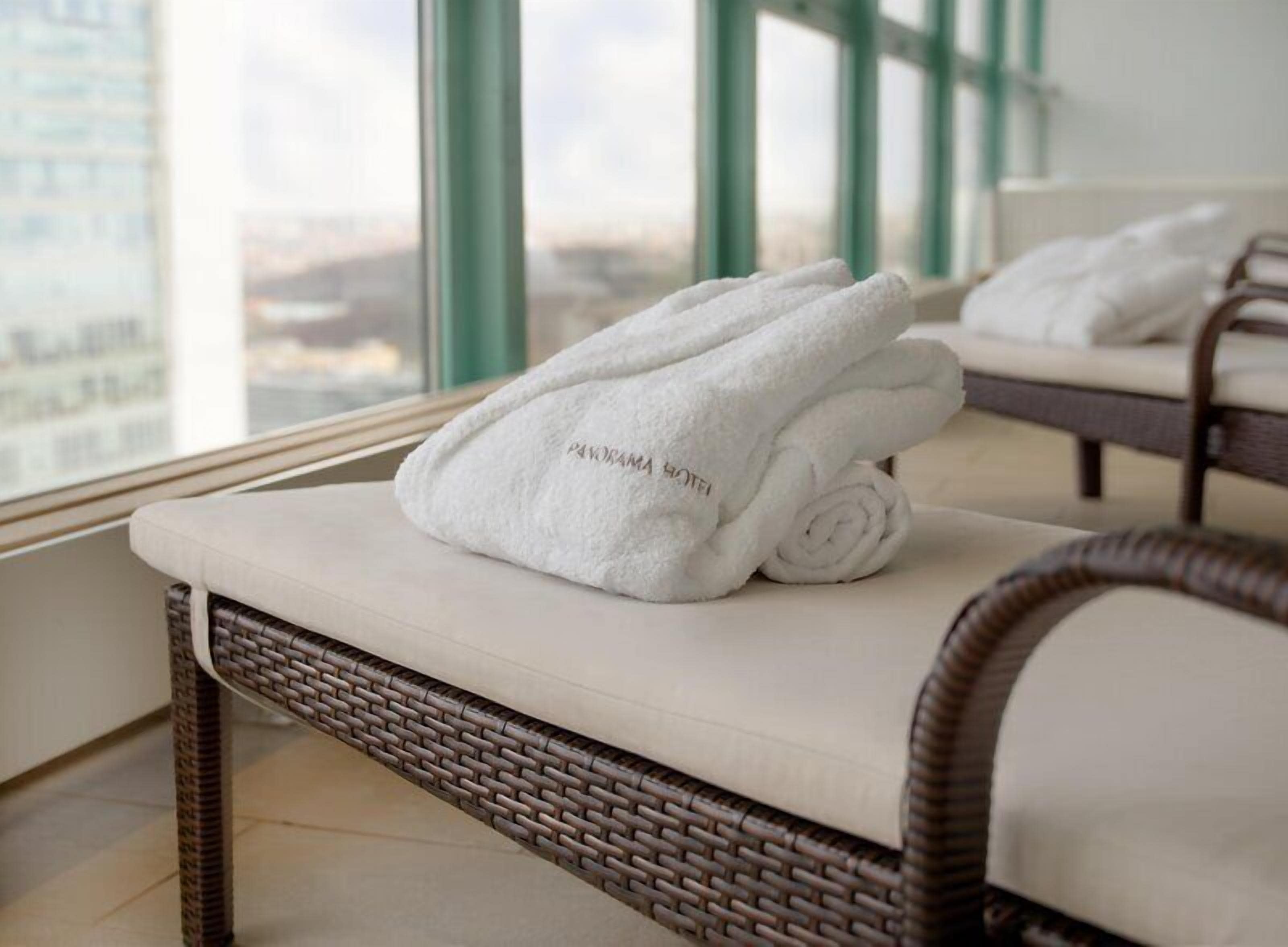 Een sauna, een bubbelbad, een stoombad, hotstone-massages