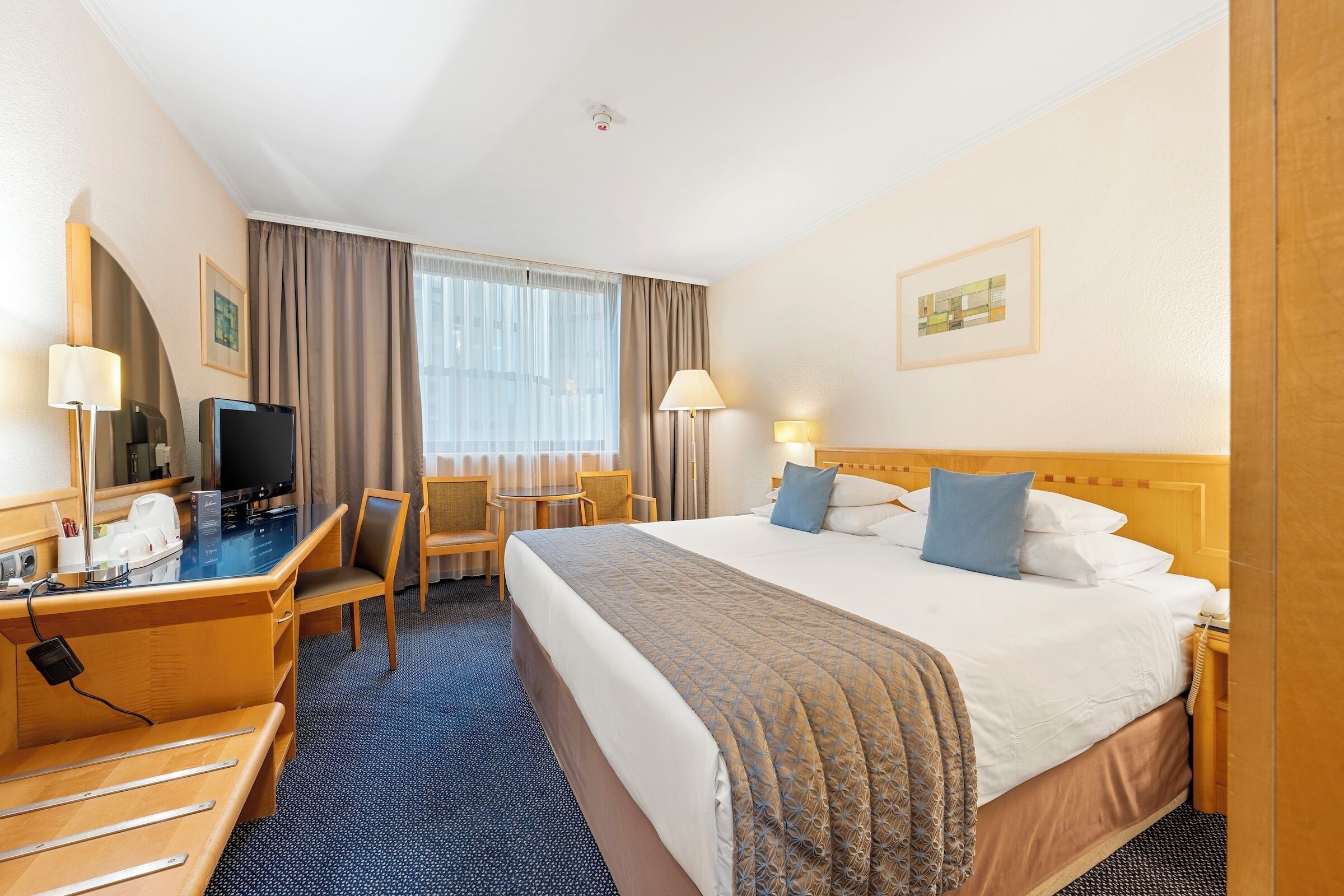 Habitación clásica, 1 cama King size | Ropa de cama hipoalergénica y caja de seguridad en la habitación 