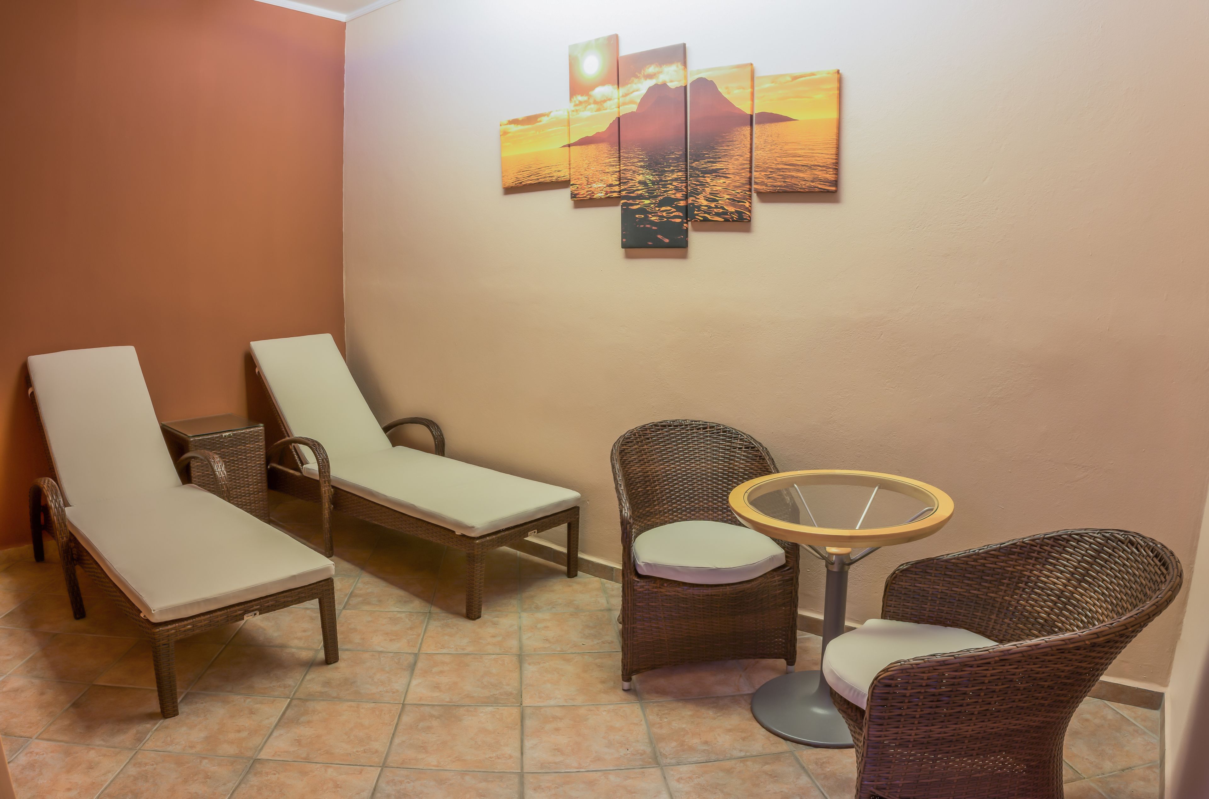 sauna, hot tub, steam room, hydrotherapy, aromatherapy