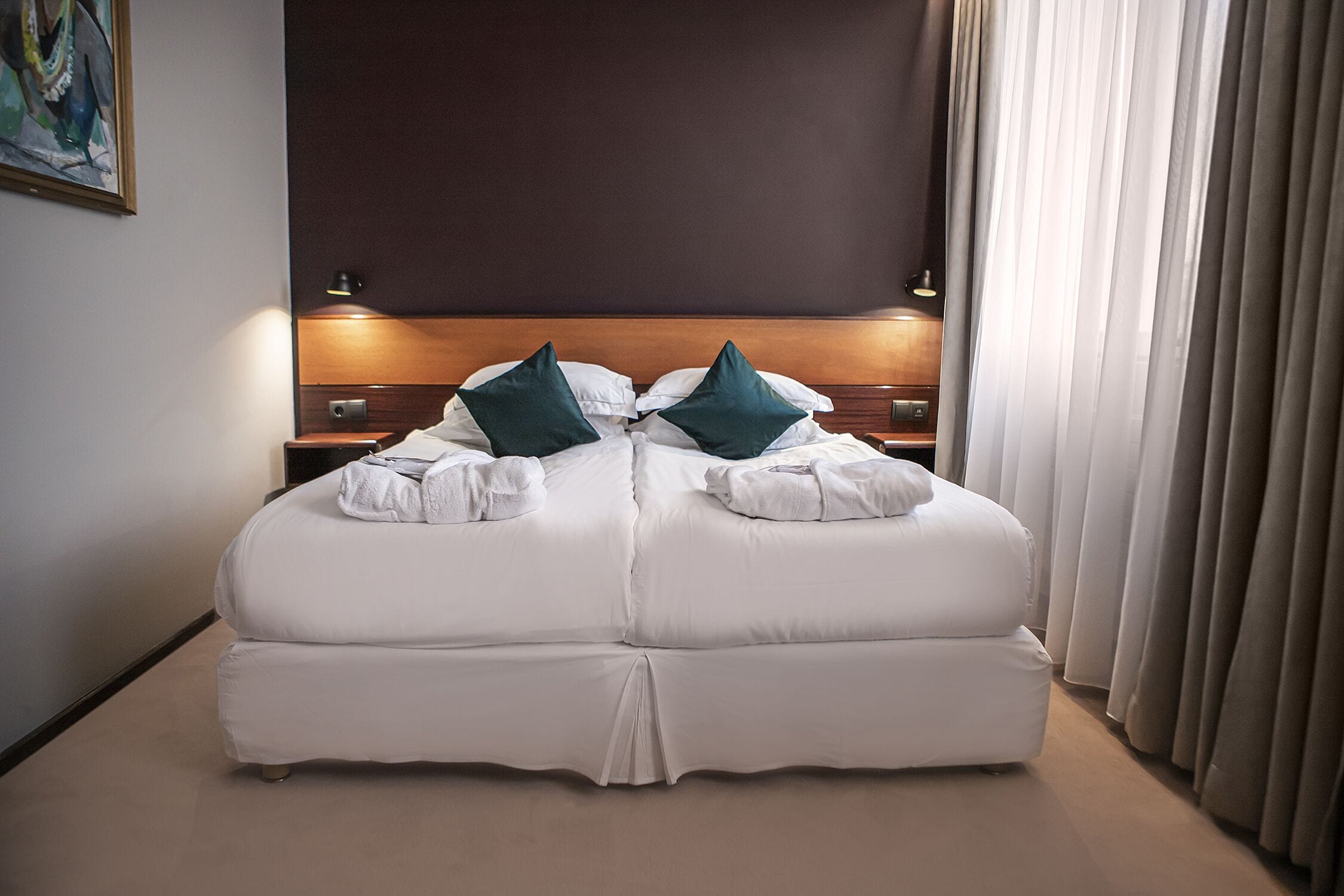 suite | 1 bedroom, hypo-allergenic bedding, individually decorated, desk