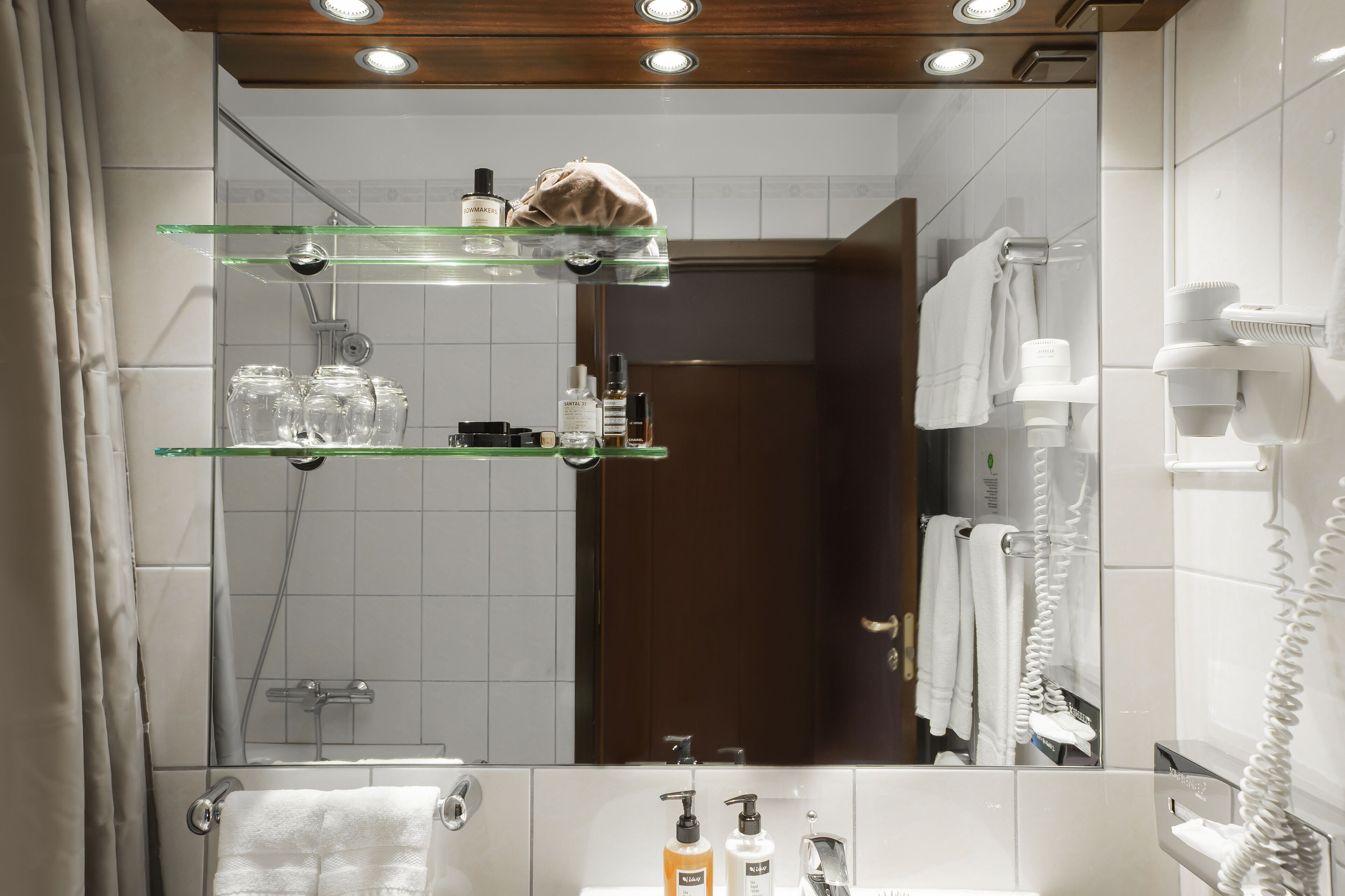 Photo - Hotel Holt - The Art Hotel