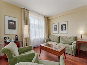 Minibar, in-room safe, desk, laptop workspace - Radisson Blu Ridzene Hotel (Riga)